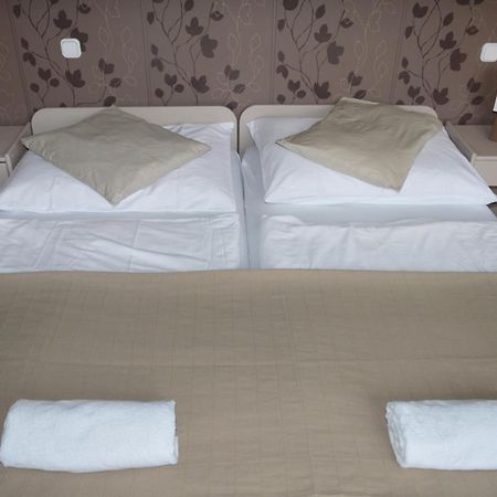 Pollushof Panzio Es Etterem Bed & Breakfast Csolnok ห้อง รูปภาพ