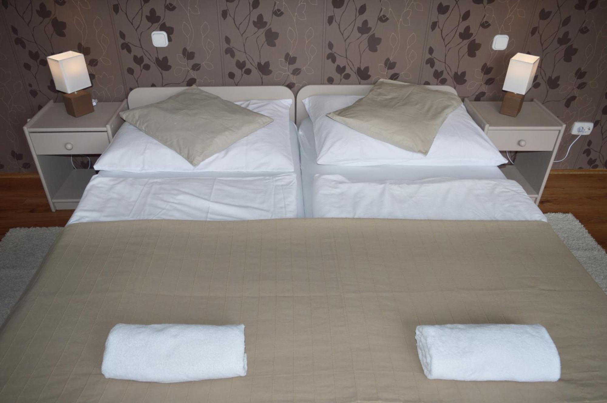 Pollushof Panzio Es Etterem Bed & Breakfast Csolnok ห้อง รูปภาพ