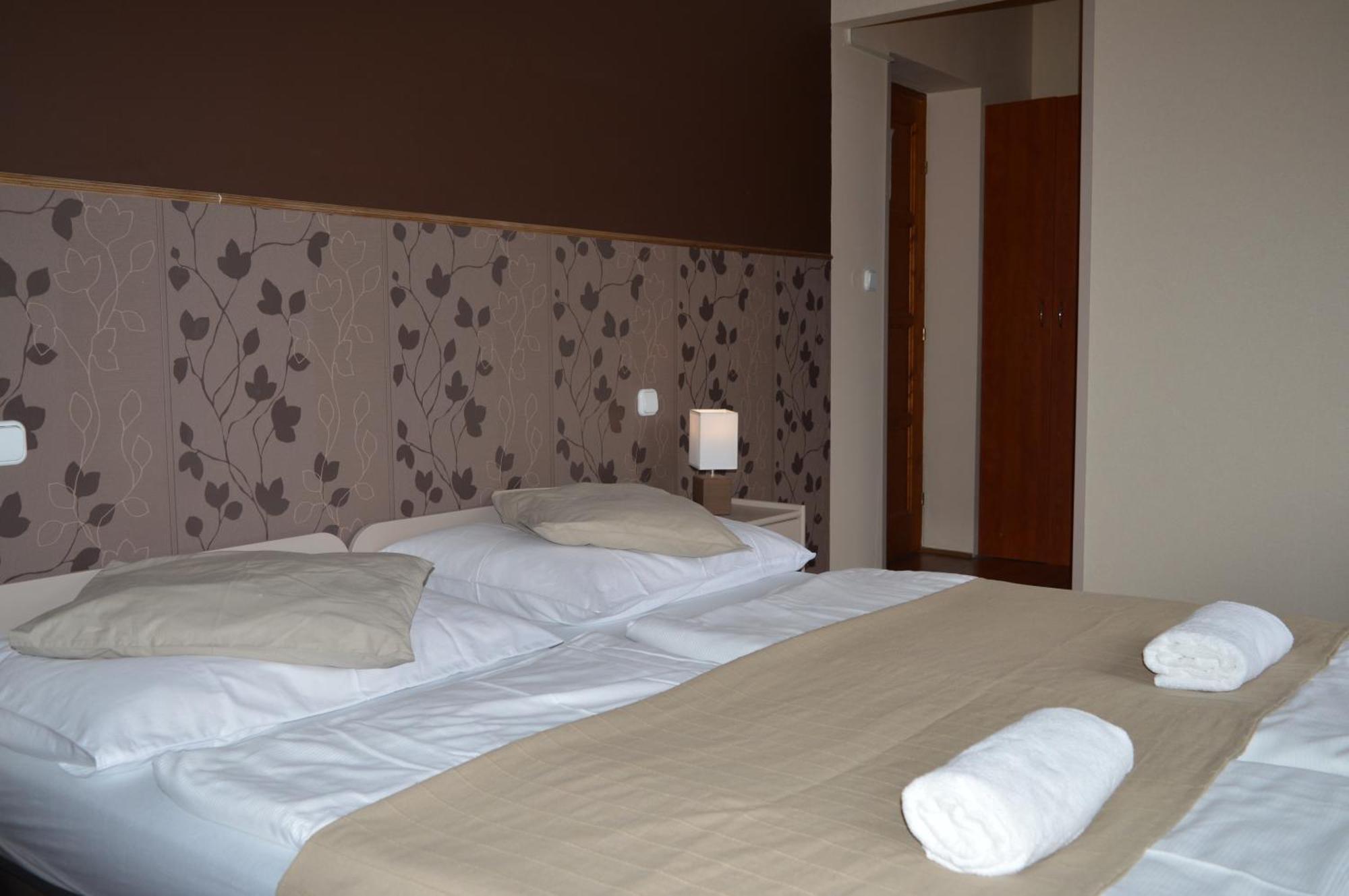Pollushof Panzio Es Etterem Bed & Breakfast Csolnok ห้อง รูปภาพ